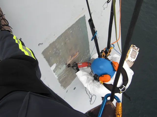 Befundaufnahme an der Rotorblattoberfläche aus dem Nahbereich